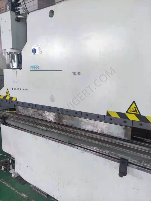 Presse plieuse CNC d'occasion LVD 100T/4000 (2)