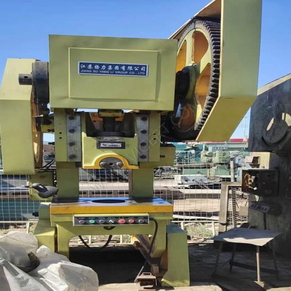 YANGLI ใช้เครื่องเจาะเครื่องกล 63T