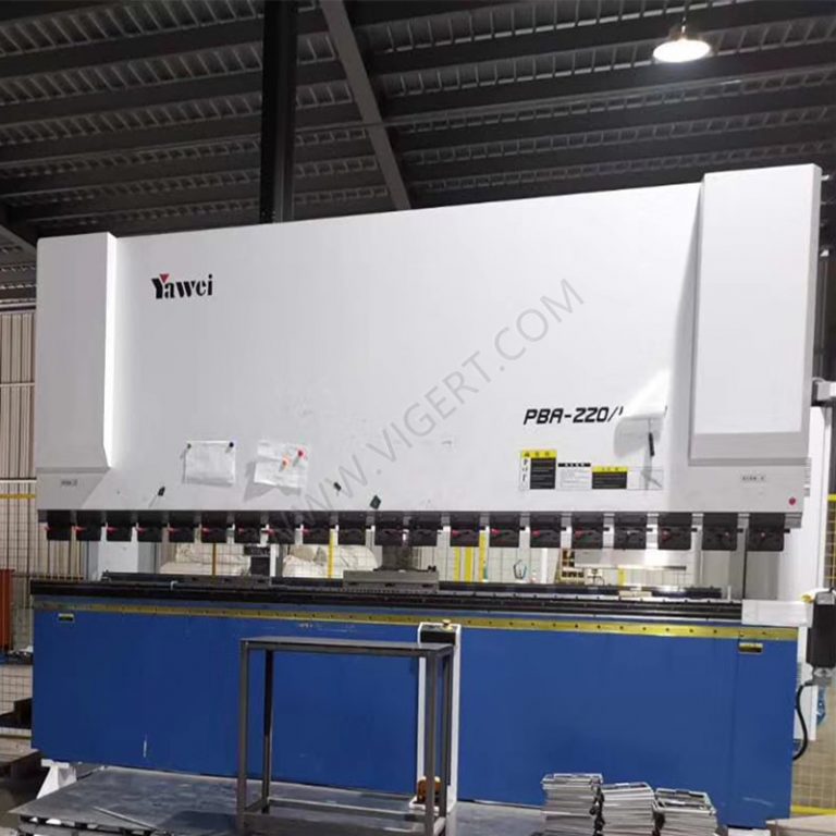 Mașină de îndoit hidraulică folosită de 320 de tone