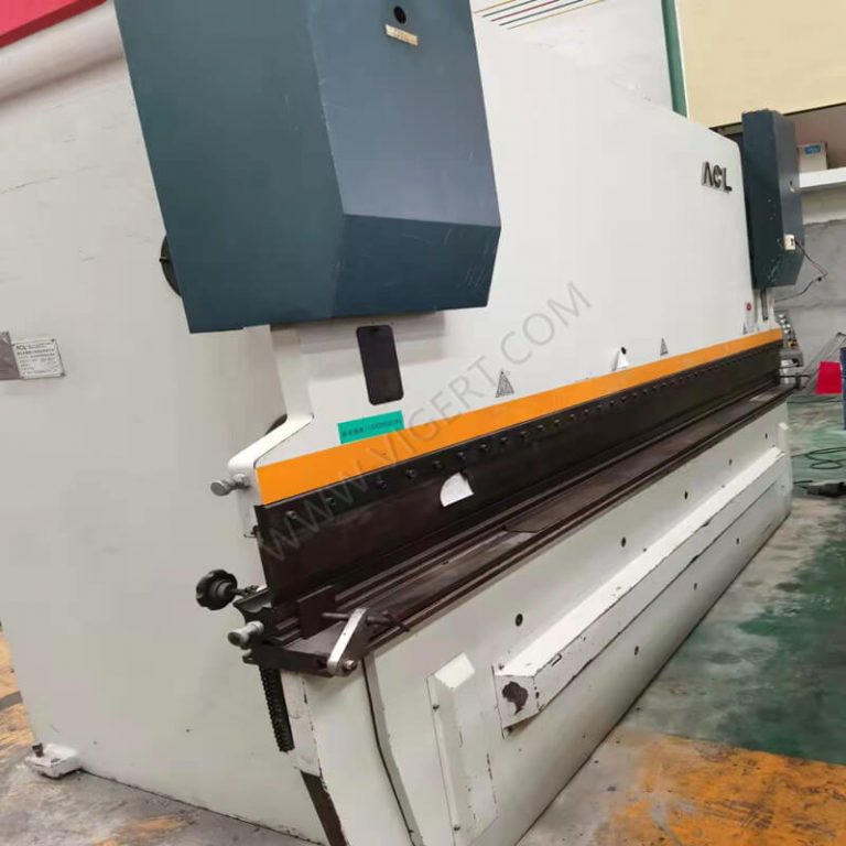 Máquina de dobra CNC