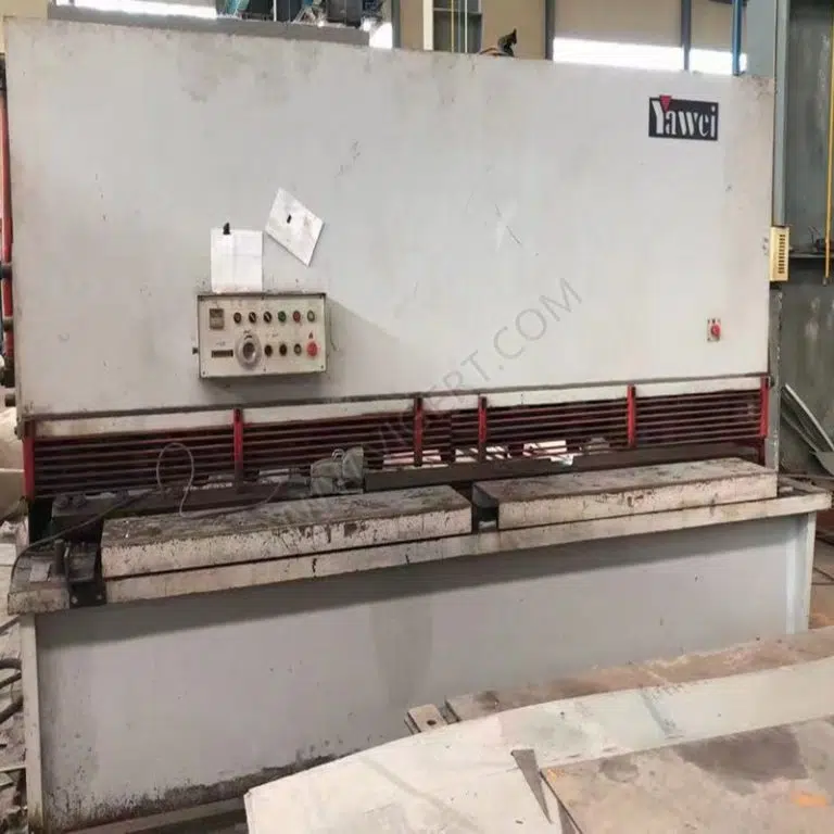 Tesoura guilhotina usada YAWEI QC12Y-16x3200