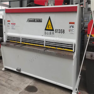 Używane nożyce gilotynowe ACCURPRESS 61358 z podajnikiem przednim 4x2500