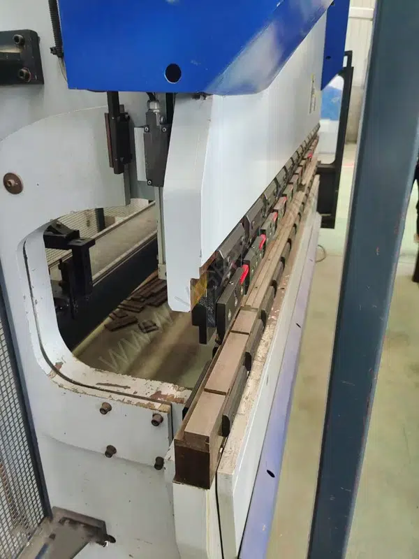YAWEI Używana prasa krawędziowa do metalu PBA 110T3100 (2)