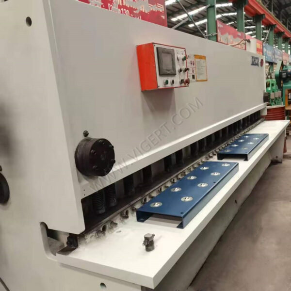 HARSLE Used Gullotine Cutting Machine Q11K-4x4000 (2)