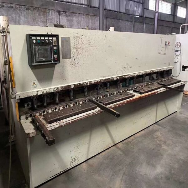 HARSLE Used Guillotine Shearing Machine QC11K-4x4000 (2)