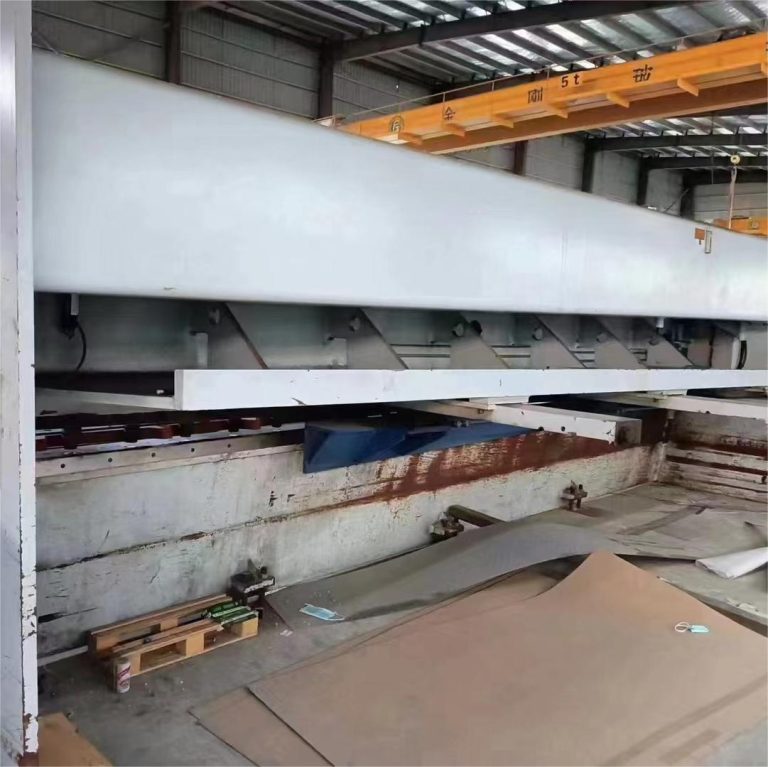 300T6200 آلة الانحناء المؤازرة الكهروهيدروليكية و 7 + 1 المحور