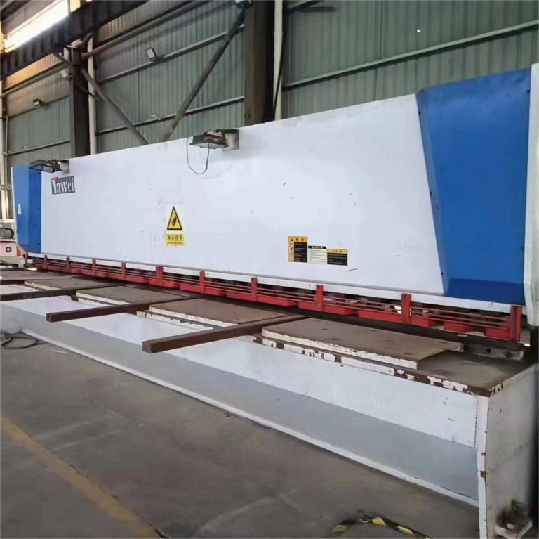 300T6200 آلة الانحناء المؤازرة الكهروهيدروليكية و 7 + 1 المحور