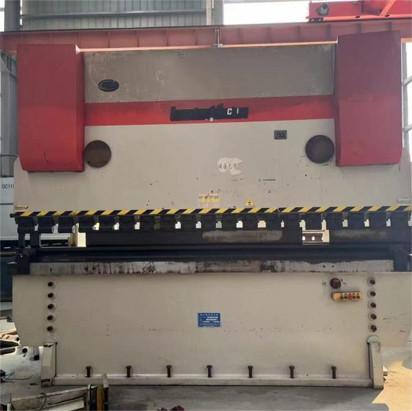 Prensa plegadora de 400 toneladas