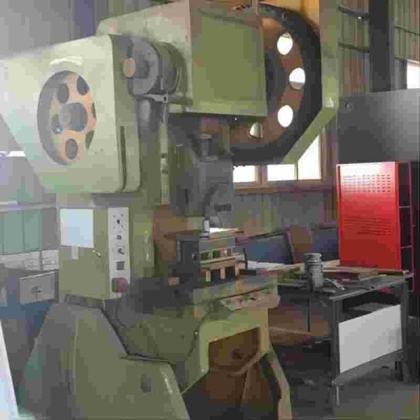 เครื่องเจาะคอลึก