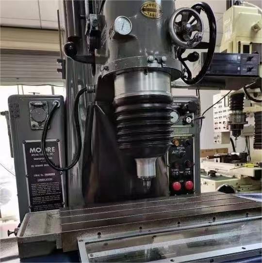 آلة الطحن CNC