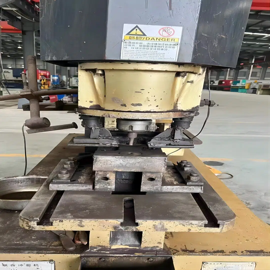 Used Punching and Shearing Machine (1) Gebrauchte Stanz- und Schermaschine