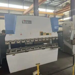 Máquina de dobrar YaWei 80T2550mm Máquina de dobrar YaWei 80T2550mm