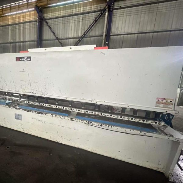 Подержанная стригальная машина 10x6000