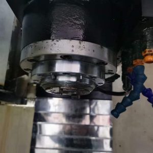 Centro de mecanizado CNC V8 usado