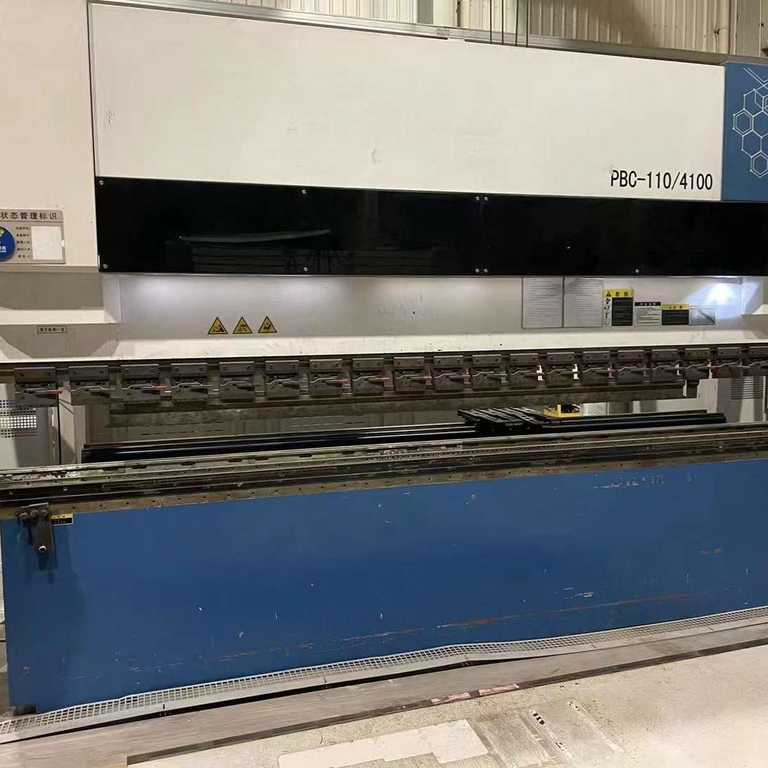 Used Yawei 110T CNC Bending Machine Used Yawei 110T CNC Bending Machine