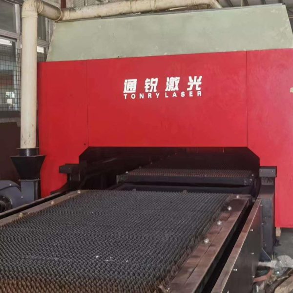 Used Laser Cutting Machine 1500W For Sale