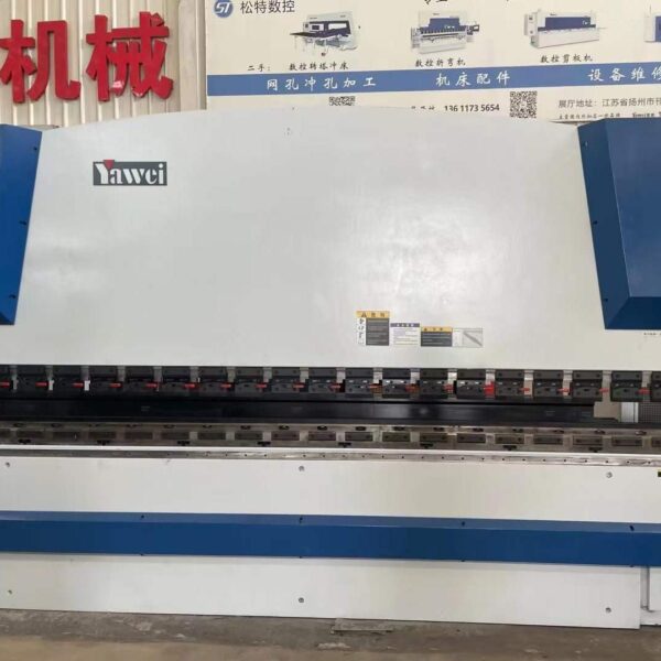Gebrauchte Yawei 220T CNC-Abkantpresse