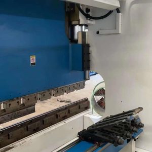 Używana prasa krawędziowa Yawei 220T3200