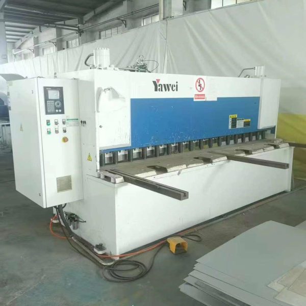 Yawei CNC-Blechschere 3050 gebraucht
