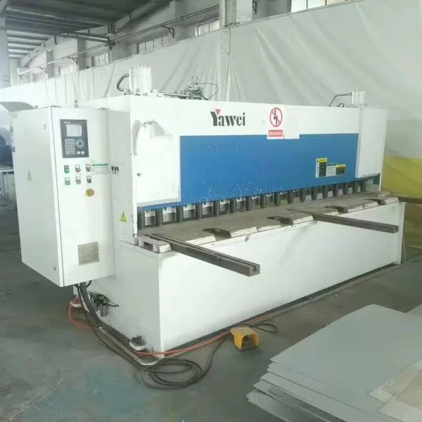 Cizalla de placa CNC Yawei 3050 usada