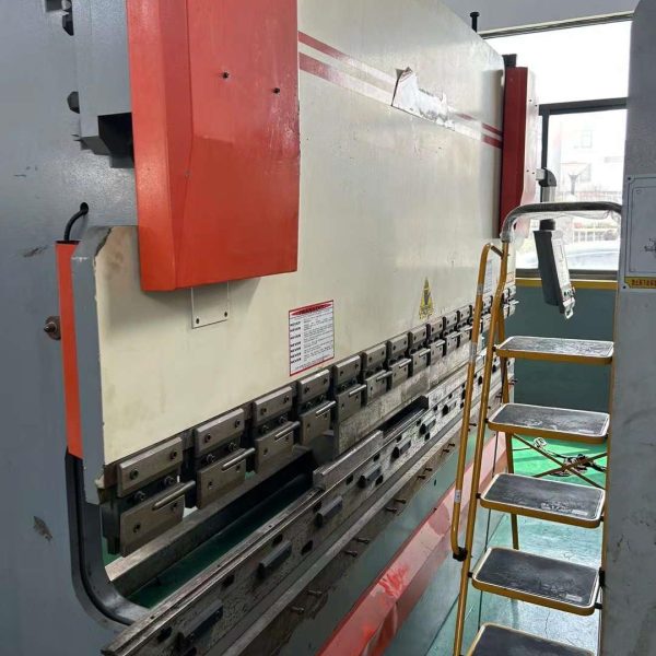 Pressa piegatrice CNC 100T3200 usata
