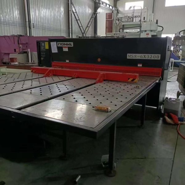 Gebrauchte Yangli CNC-Schermaschine MS8