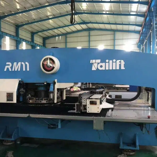Punzón de torreta CNC Tailift usado RM11