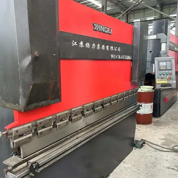 Usato Yangli 63T2500 NC Brake Press