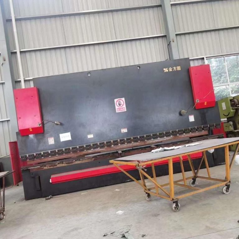 Presse plieuse CNC JFY d'occasion 400T4000