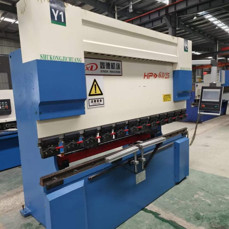 Prensa plegadora 63T2500 NC usada