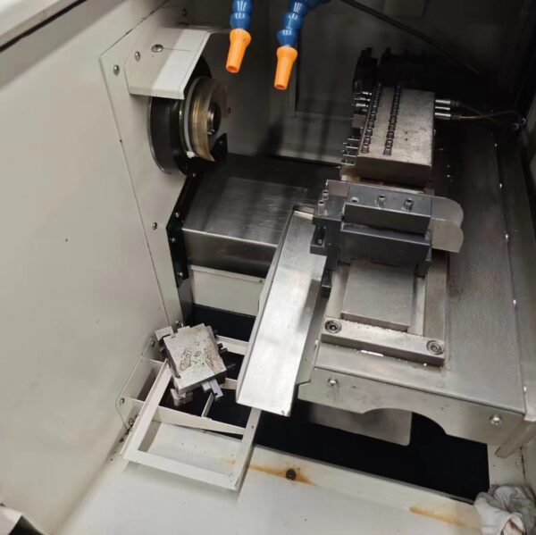 CNC LATHE With 21TA-E