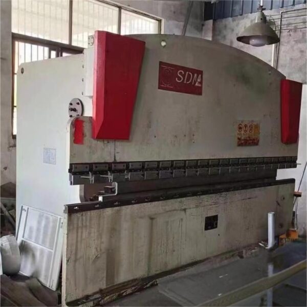 SDM Używana Prasa Krawędziowa WC67K-125TX4000 125T o Wysokiej Wydajności Na Sprzedaż