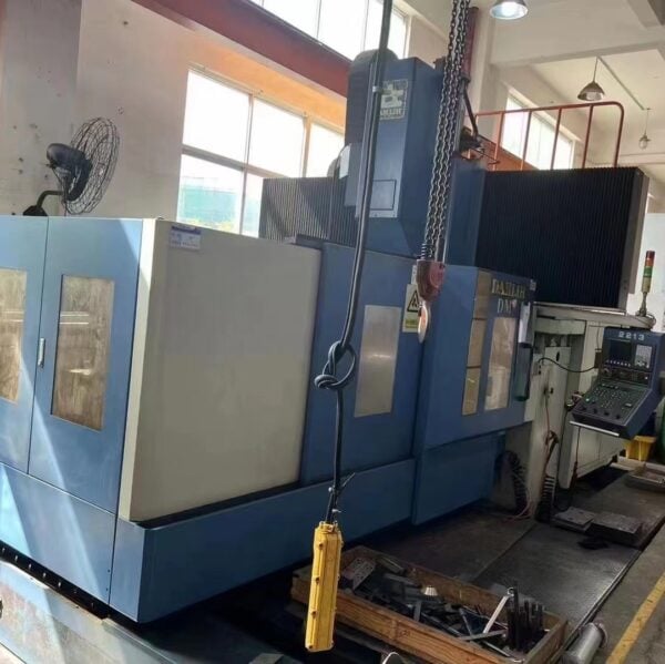 เครื่องกัดแกนทรี 2213