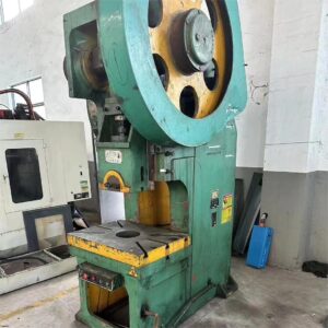 j21-100-надежный-штамповочный-станок