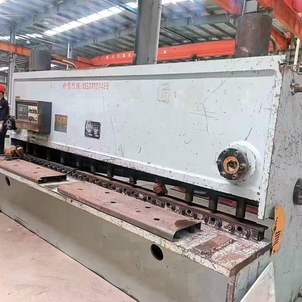 Serviceable Shearing Machine