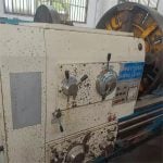 Kleine Drehmaschine mit scharfen Klingen