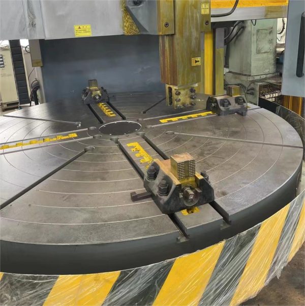 Tornio verticale con sistema CNC a numeri ampi