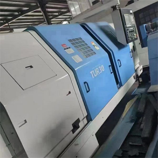 آلة الخراطة والطحن CNC