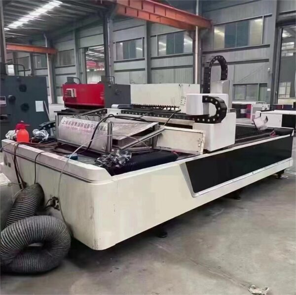 Single table 1000W Laser Cutting Machine