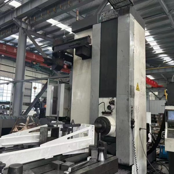 เครื่องเจาะและกัดทรงพลัง