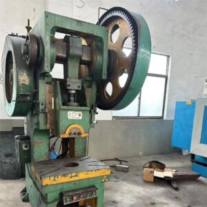 j21-100-надежный-штамповочный-станок