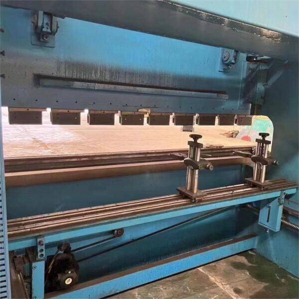 مكابح ضغط CNC 60 طن مع تقنية متقدمة