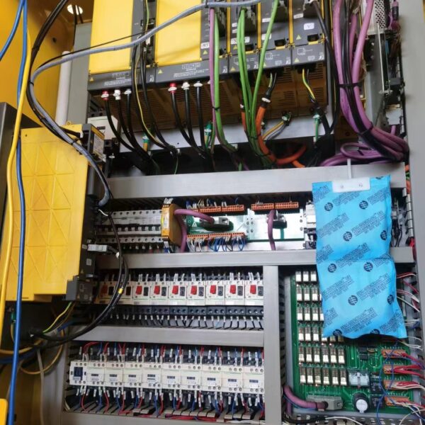 ศูนย์เครื่องจักรกลที่ประณีต VMC-1100