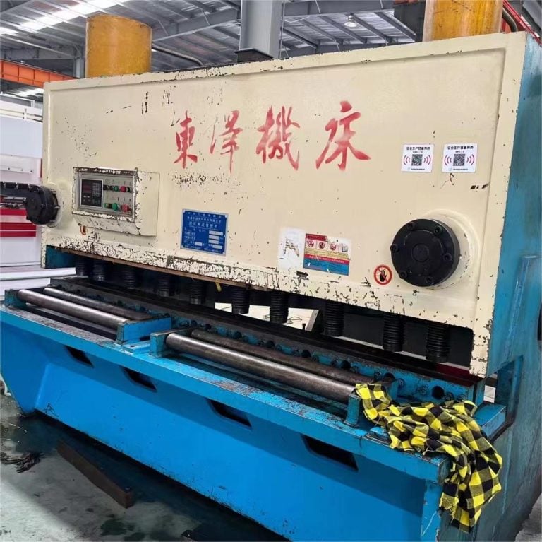 Heavy QC11Y 2500 Shearing Machine