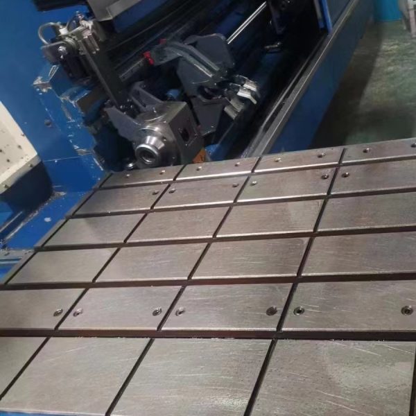 เครื่องเจาะรูลึก CNC รุ่น DH-1300