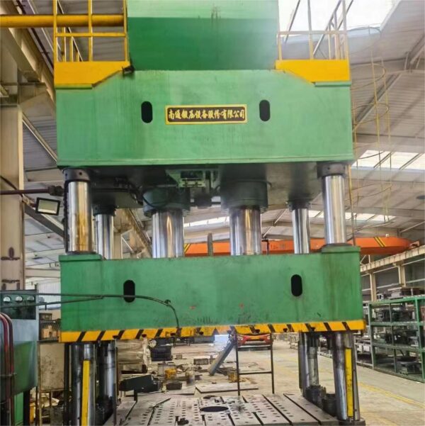 800Tons Of Huge Four-Column Hydraulic Press