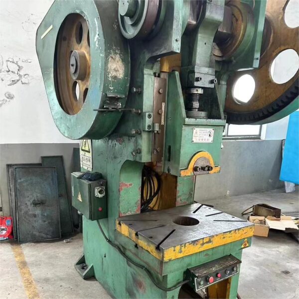 j21-100-신뢰할 수 있는-펀칭-머신