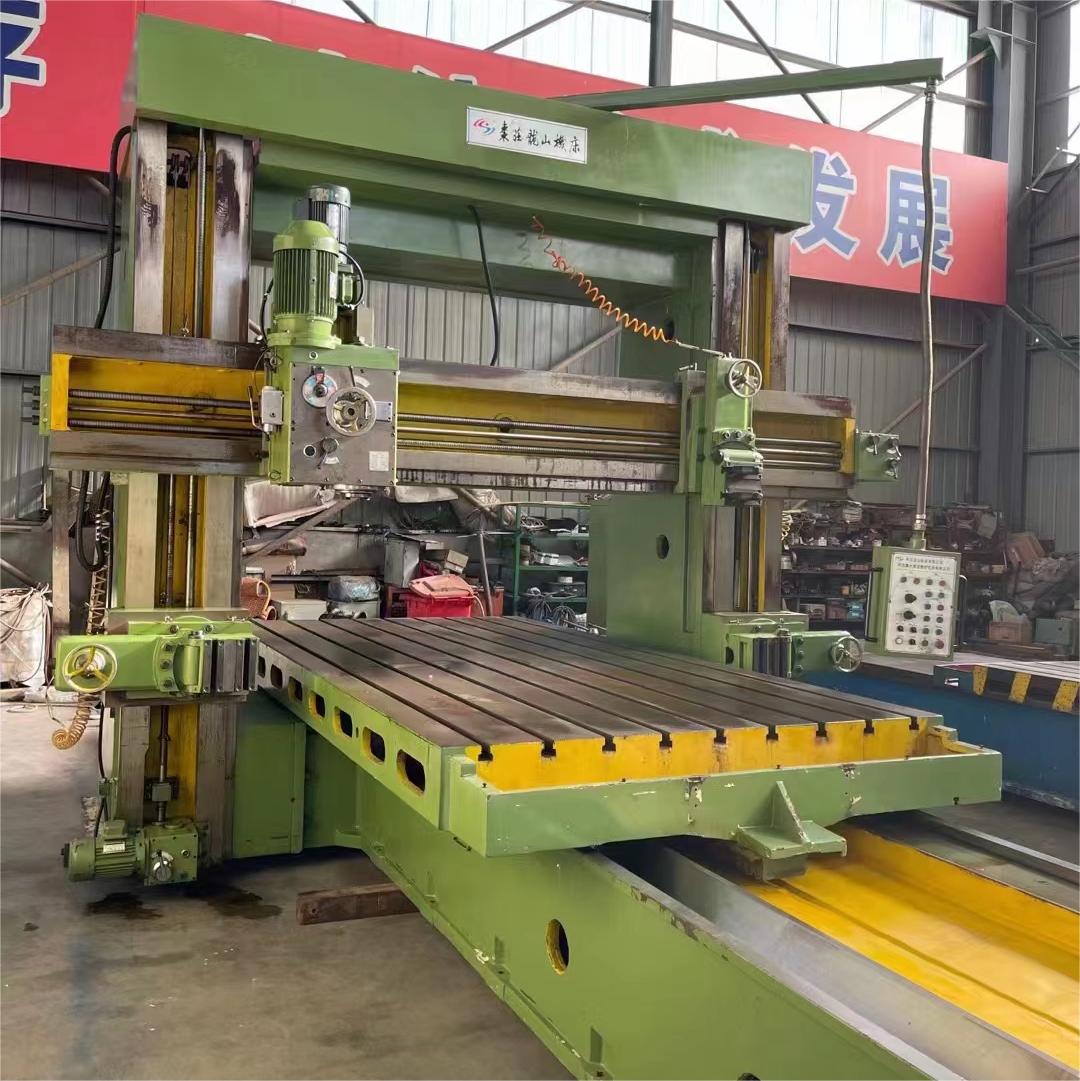 Гигантский строгально-фрезерный станок Гигантский строгально-фрезерный станок