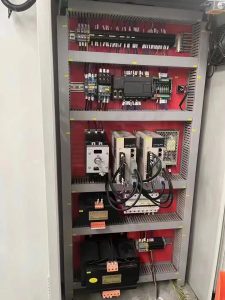 الفرامل الصحافة المؤازرة باستخدام الحاسب الآلي