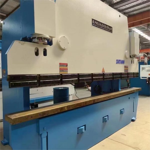 Prensa plegadora NC TP10S de 250 T